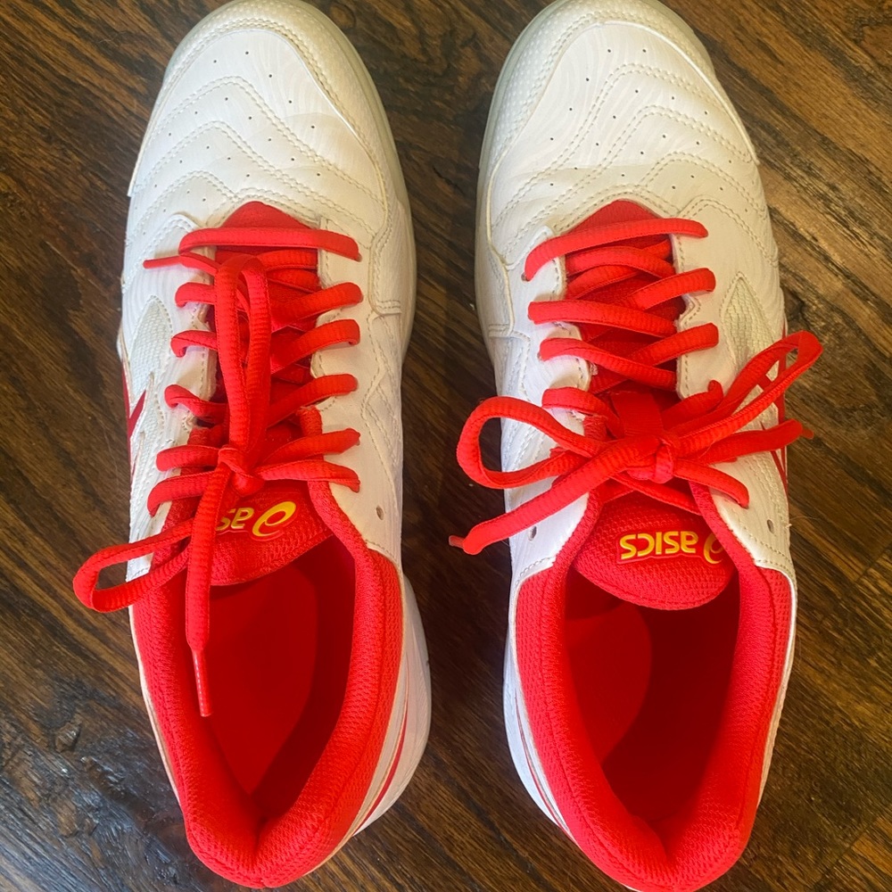 ASICS size 8.5 tennis shoes